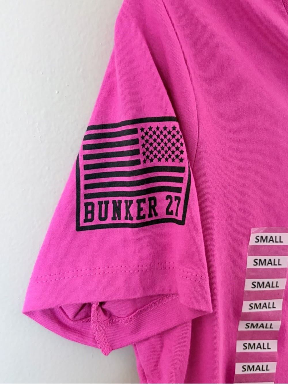 Bunker 27 Freedom Flag V-Neck Tee Berry Pink Small NWT Patriotic Military - Picture 2 of 6